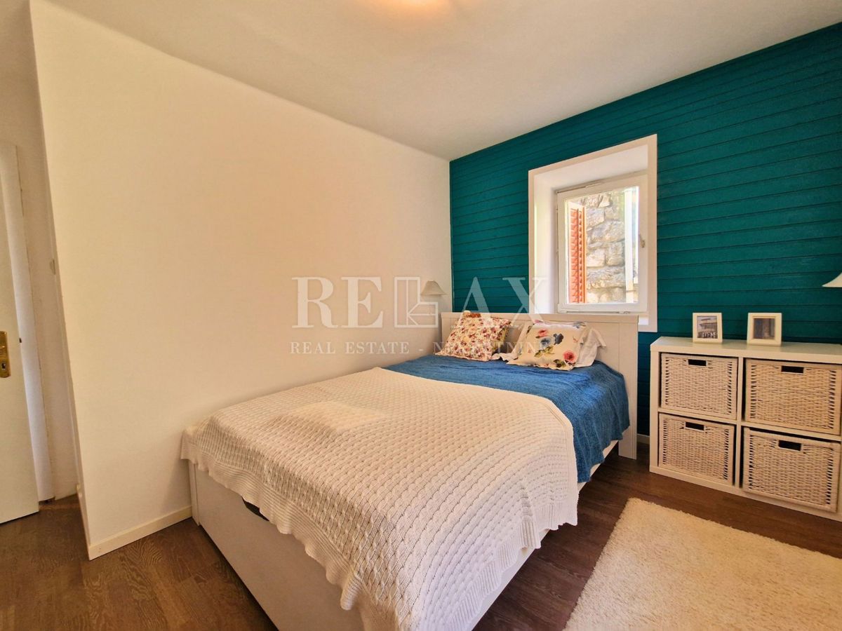Selce - hiša z 2 apartmajema, 350 m od morja