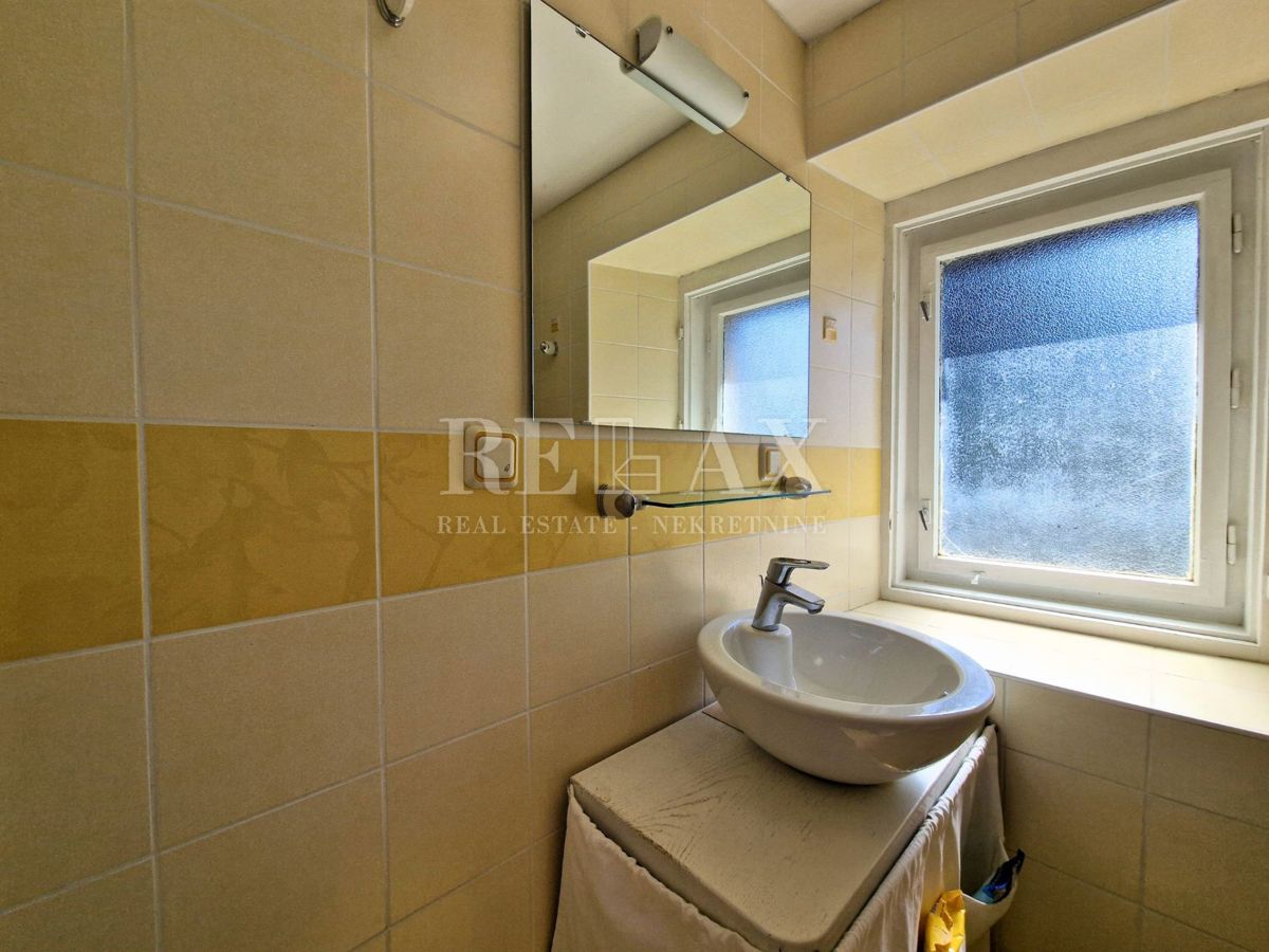 Selce - hiša z 2 apartmajema, 350 m od morja