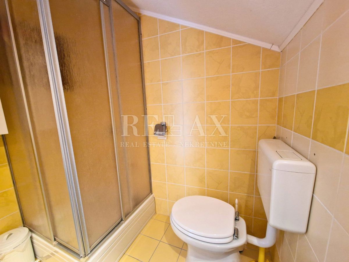 Selce - hiša z 2 apartmajema, 350 m od morja