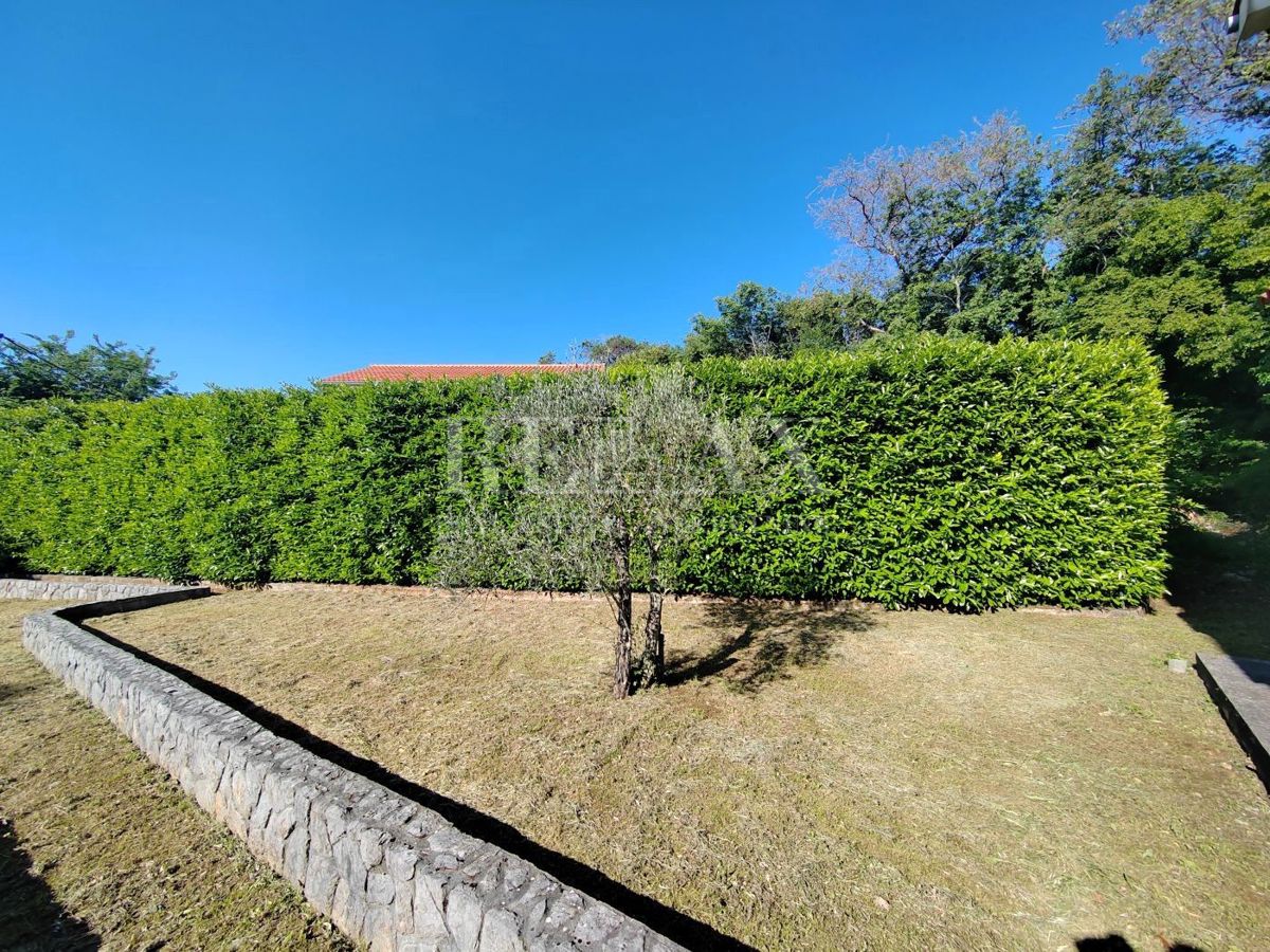 Otok Krk, Dobrinj - polsamostojna hiša v nedokončani fazi