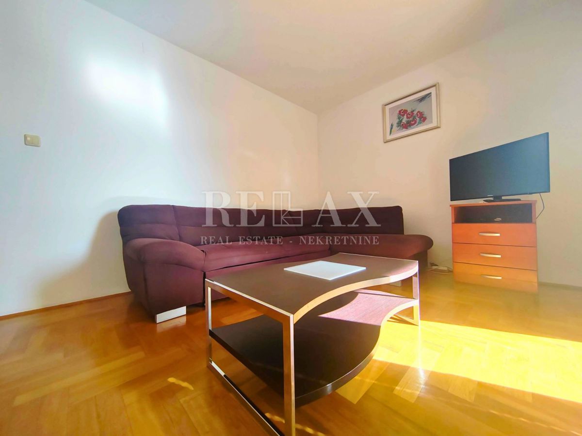 Otok Krk, Malinska - apartma z balkonom in parkirnim mestom