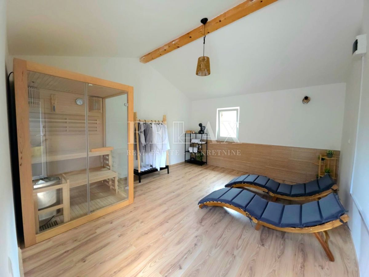 Brseč - na novo obnovljena hiša z jacuzzijem, savno in urejenim vrtom