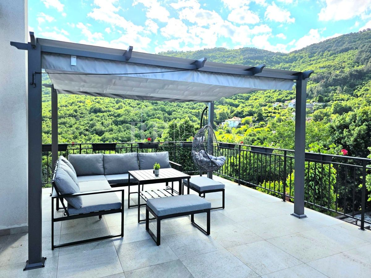 Brseč - na novo obnovljena hiša z jacuzzijem, savno in urejenim vrtom