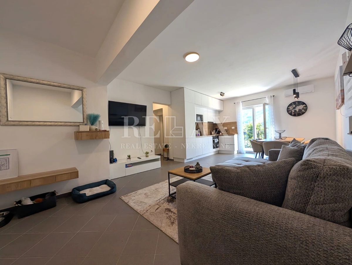 Brseč - na novo obnovljena hiša z jacuzzijem, savno in urejenim vrtom