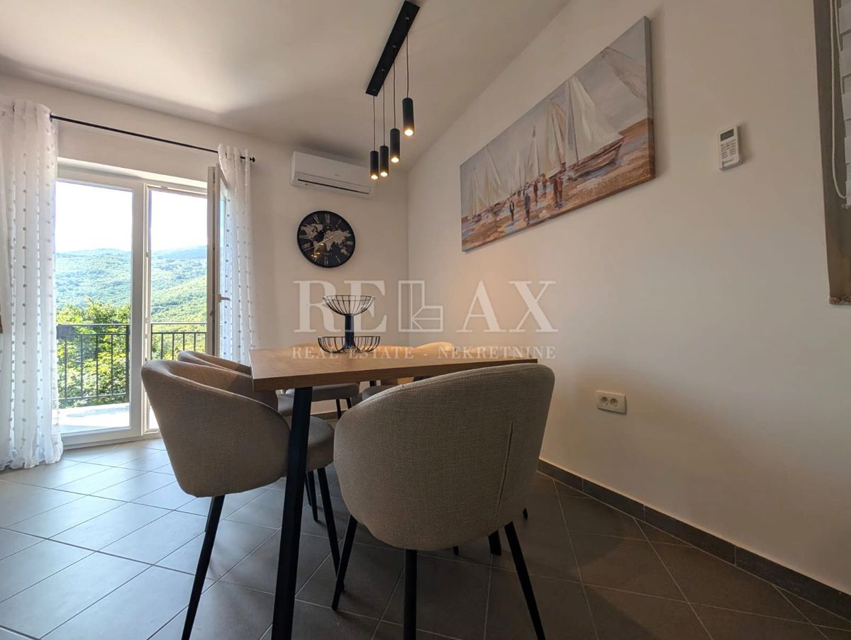 Brseč - na novo obnovljena hiša z jacuzzijem, savno in urejenim vrtom