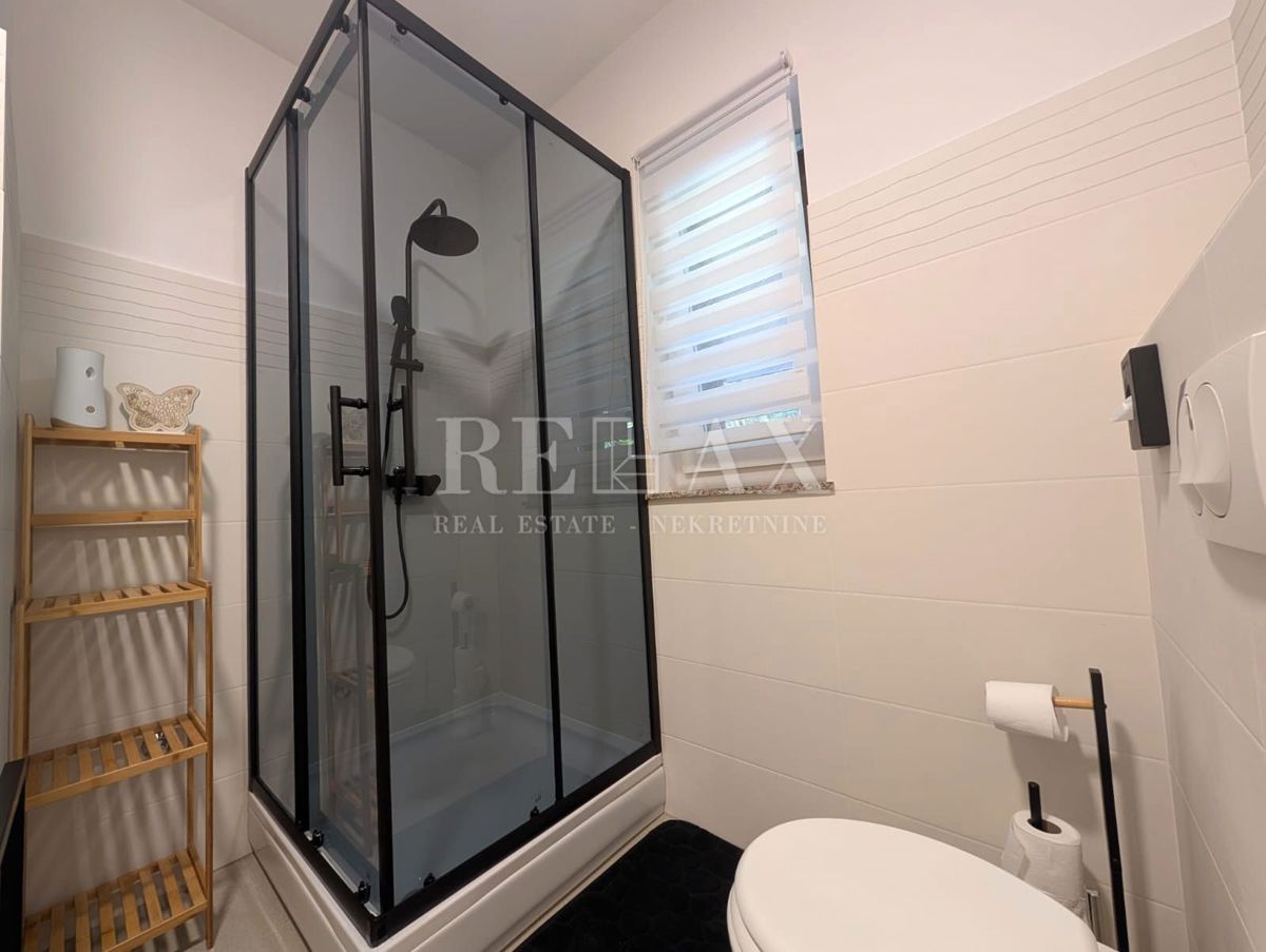 Brseč - na novo obnovljena hiša z jacuzzijem, savno in urejenim vrtom