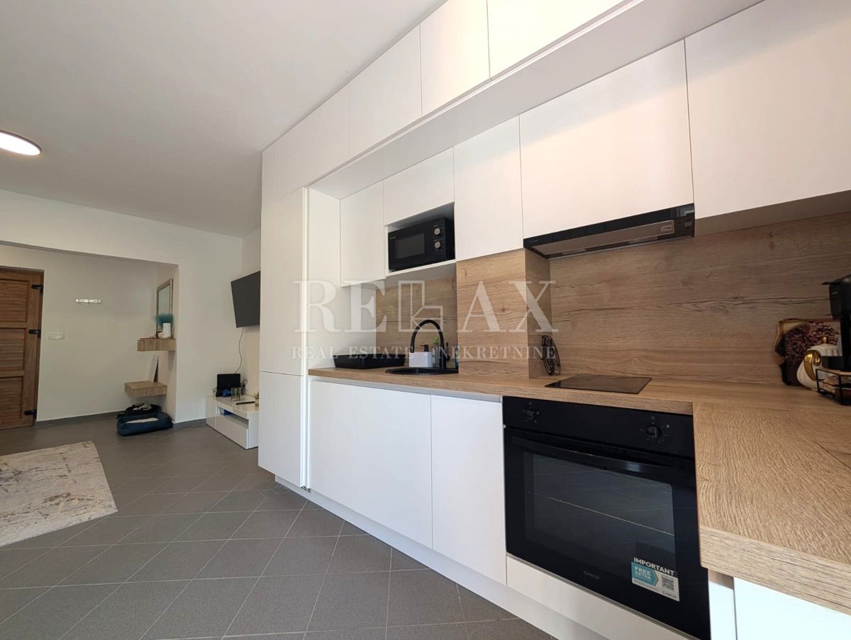 Brseč - na novo obnovljena hiša z jacuzzijem, savno in urejenim vrtom