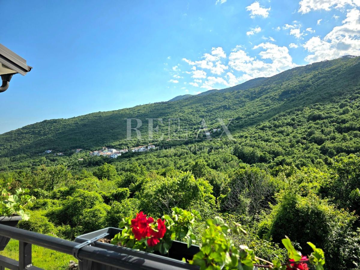 Brseč - na novo obnovljena hiša z jacuzzijem, savno in urejenim vrtom