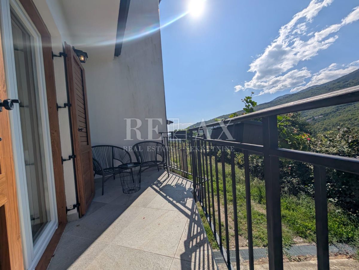 Brseč - na novo obnovljena hiša z jacuzzijem, savno in urejenim vrtom