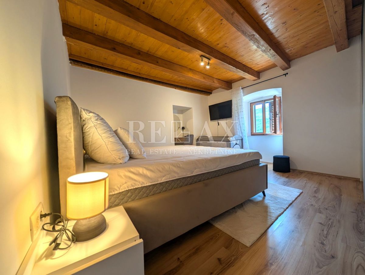 Brseč - na novo obnovljena hiša z jacuzzijem, savno in urejenim vrtom