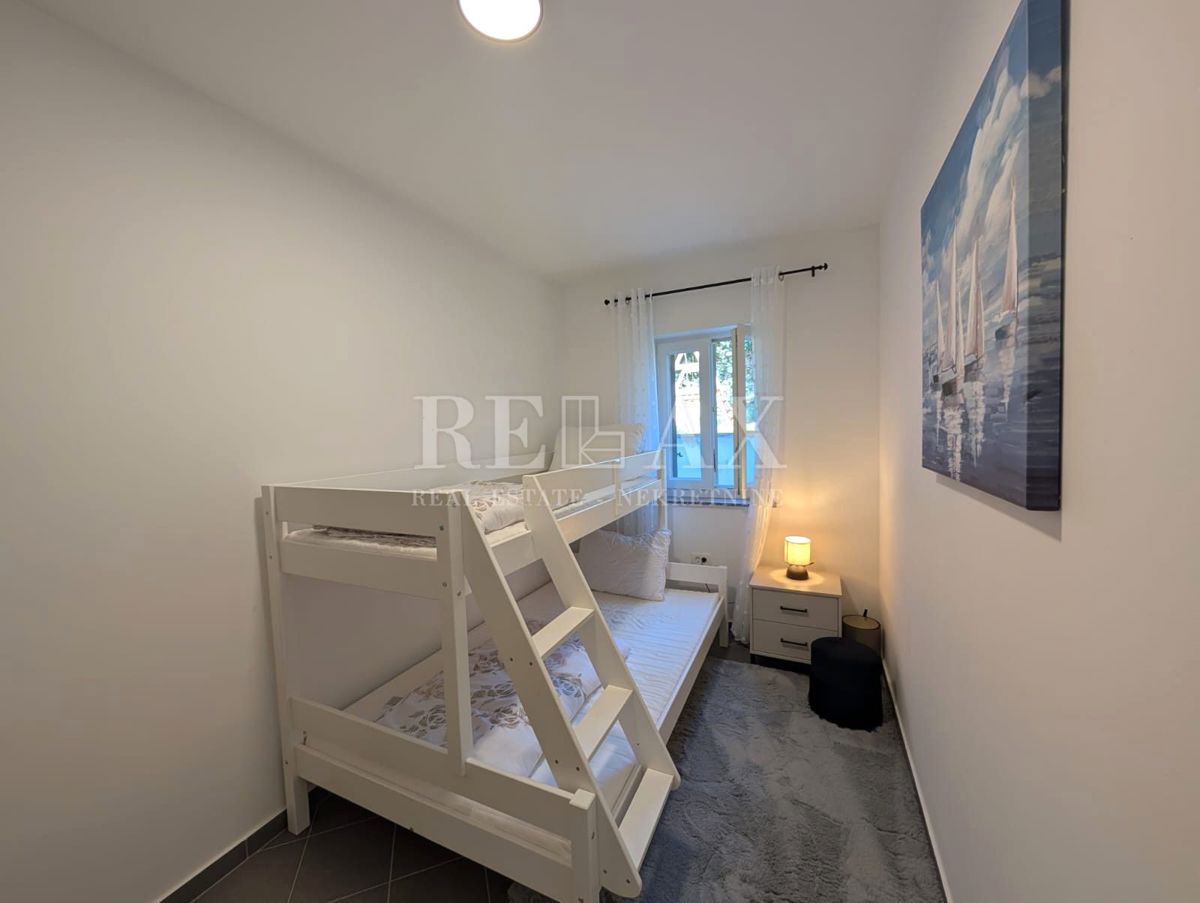 Brseč - na novo obnovljena hiša z jacuzzijem, savno in urejenim vrtom