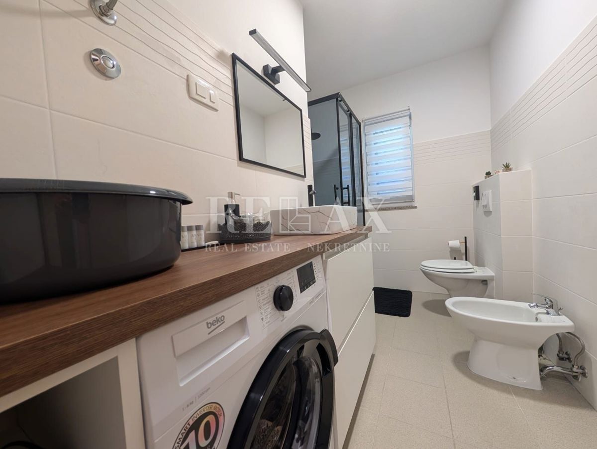 Brseč - na novo obnovljena hiša z jacuzzijem, savno in urejenim vrtom