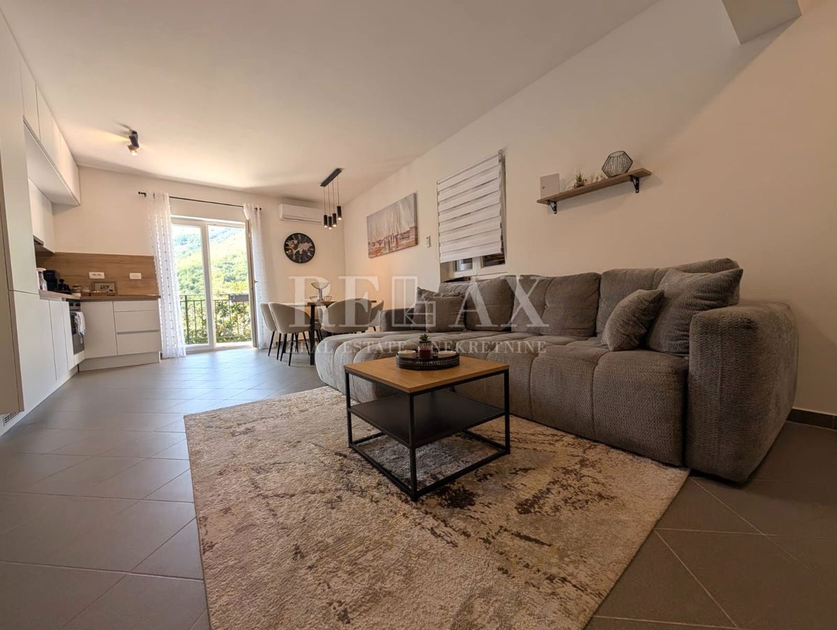 Brseč - na novo obnovljena hiša z jacuzzijem, savno in urejenim vrtom