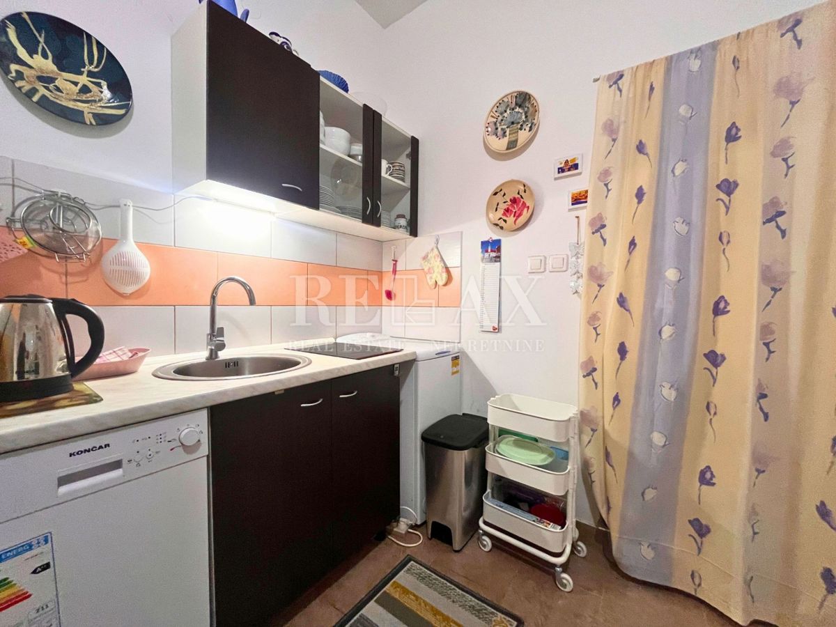 Novi Vinodolski - enosobno stanovanje s parkirnim mestom