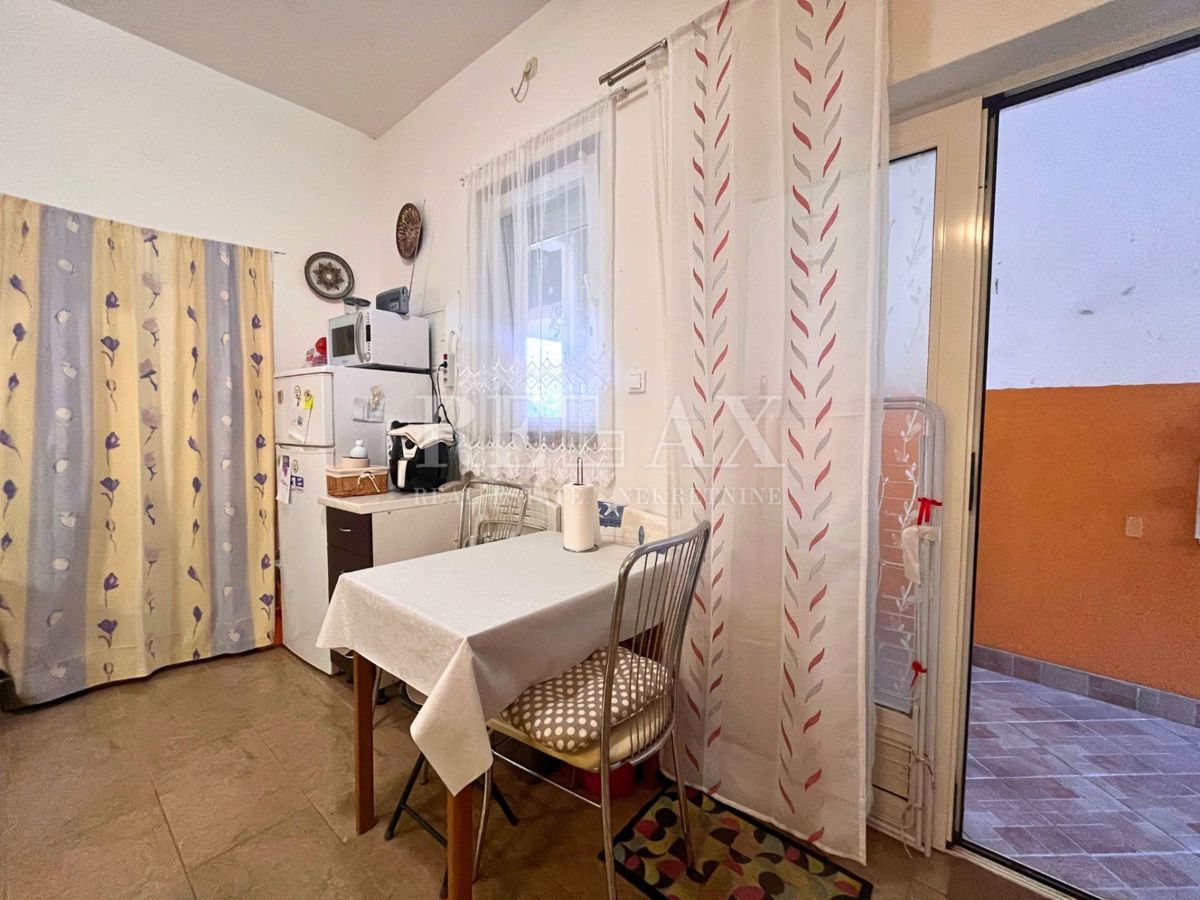 Novi Vinodolski - enosobno stanovanje s parkirnim mestom