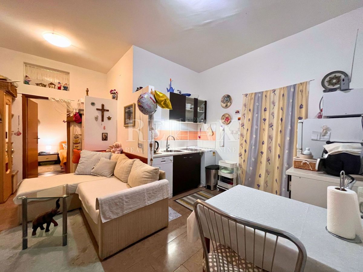 Novi Vinodolski - enosobno stanovanje s parkirnim mestom