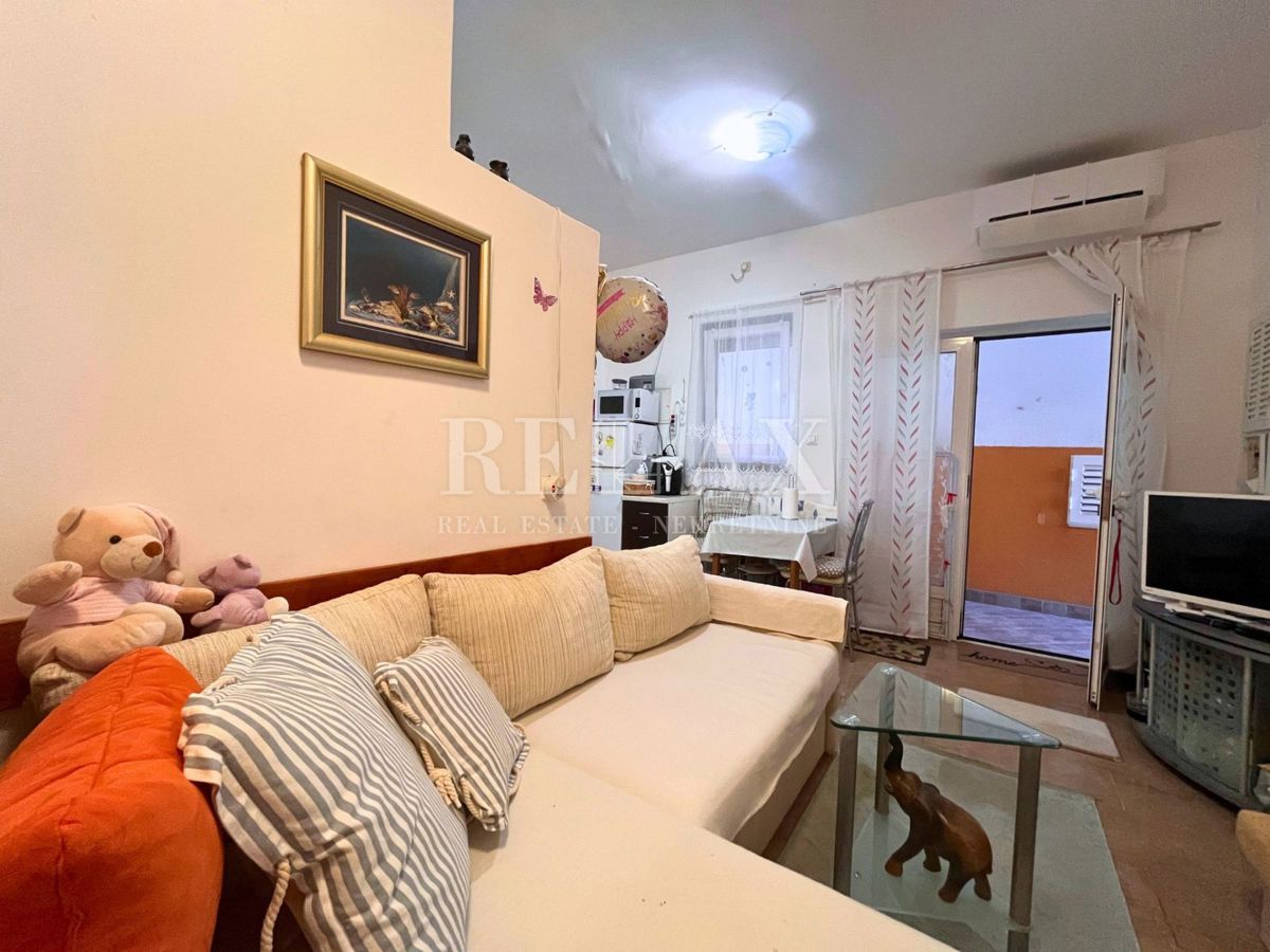 Novi Vinodolski - enosobno stanovanje s parkirnim mestom