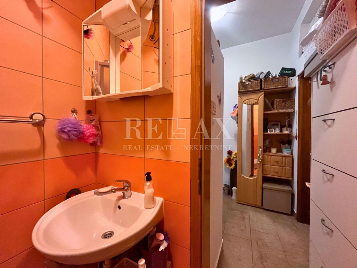 Novi Vinodolski - enosobno stanovanje s parkirnim mestom