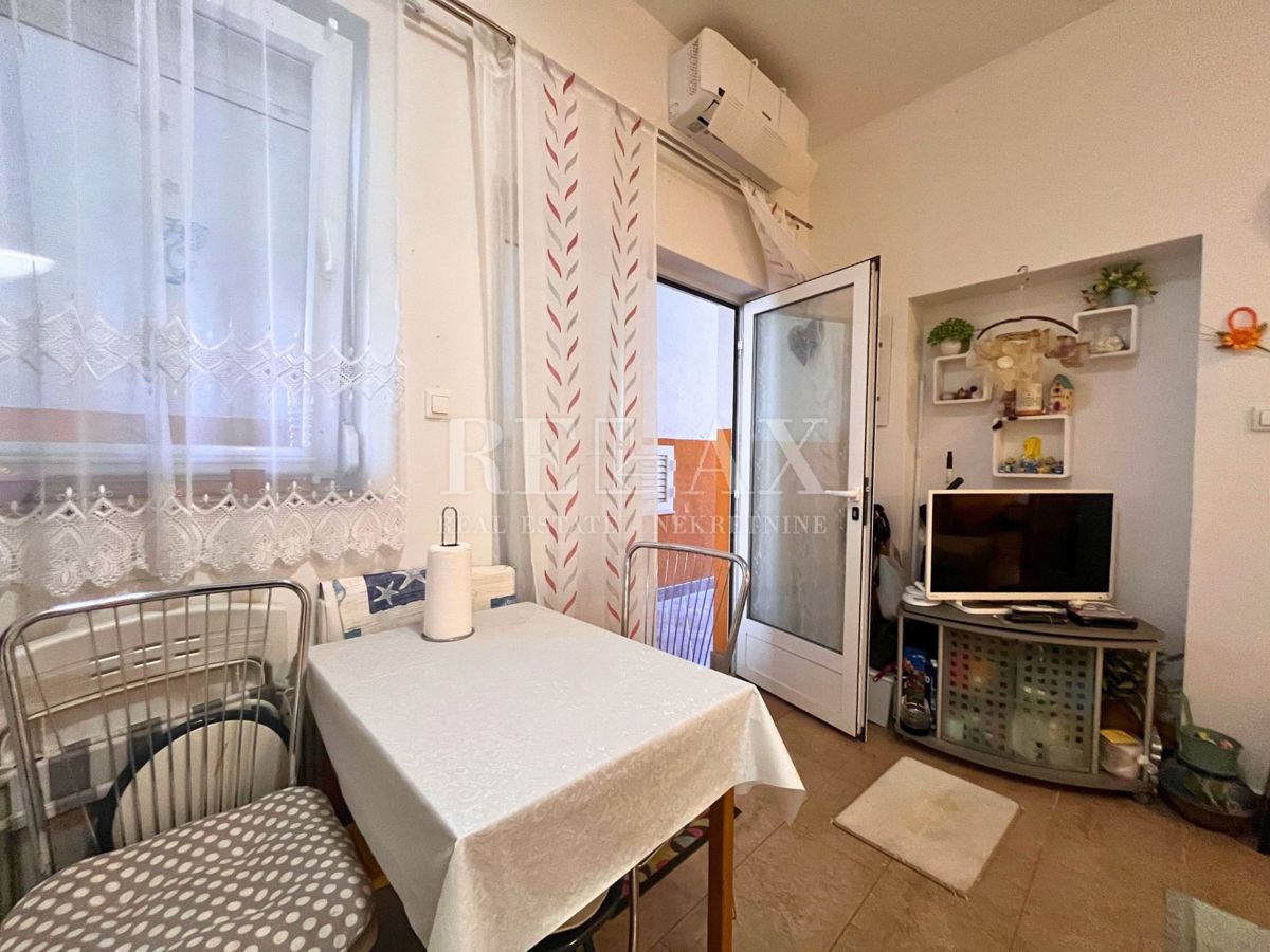 Novi Vinodolski - enosobno stanovanje s parkirnim mestom