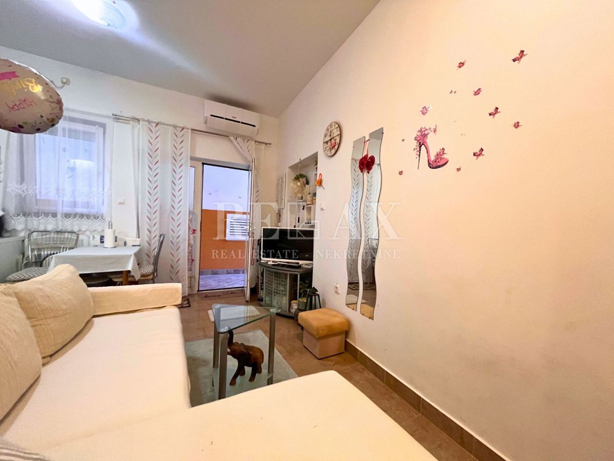 Novi Vinodolski - enosobno stanovanje s parkirnim mestom