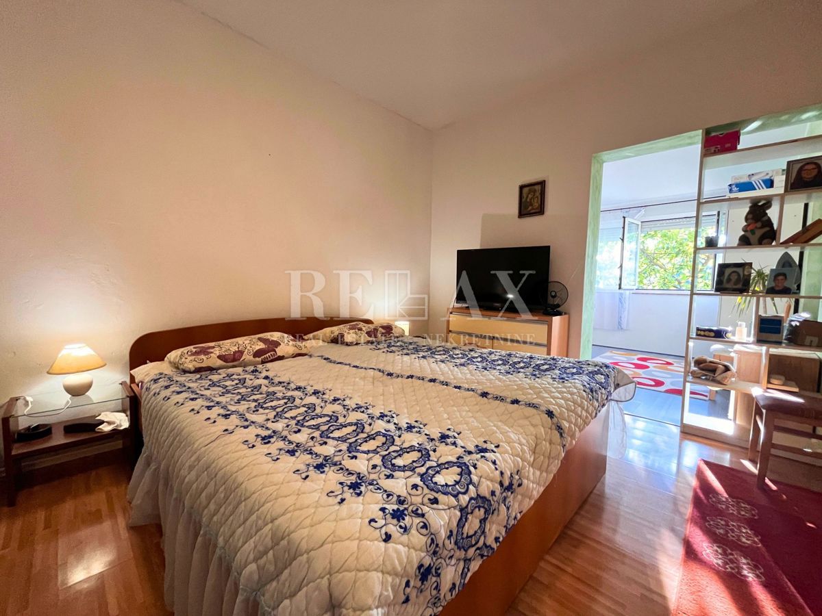 Rijeka, Sroki - dvosobno stanovanje s shrambo