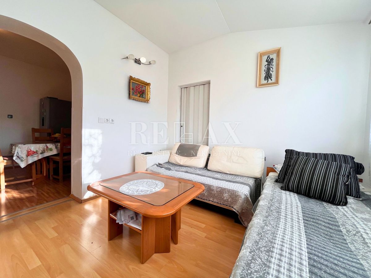 Rijeka, Sroki - dvosobno stanovanje s shrambo