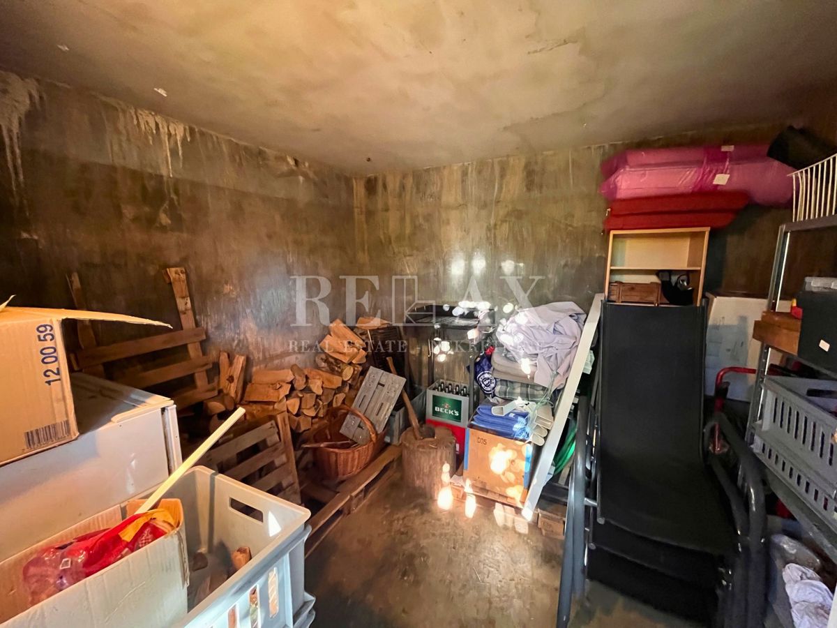 Rijeka, Sroki - dvosobno stanovanje s shrambo