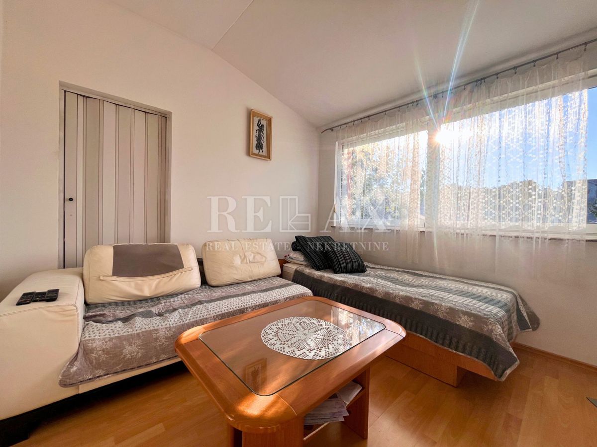 Rijeka, Sroki - dvosobno stanovanje s shrambo