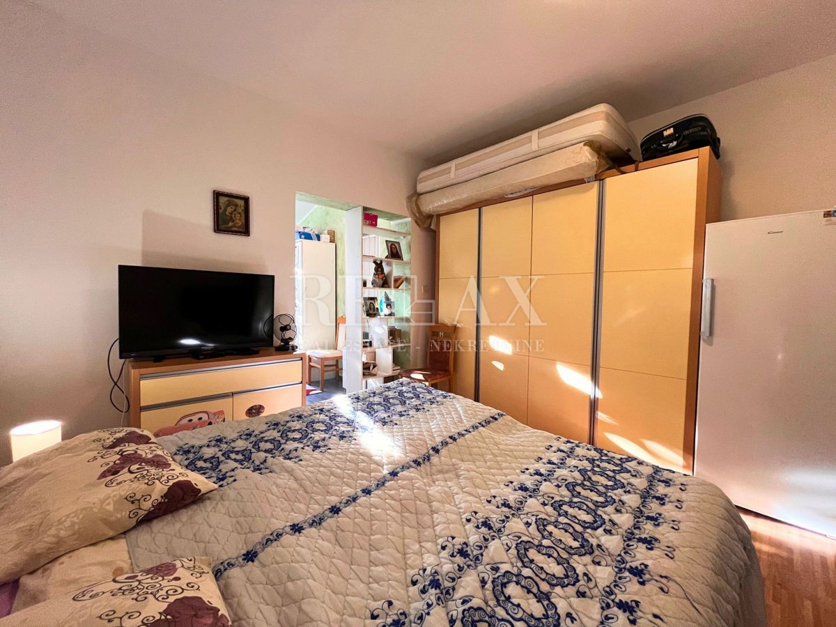 Rijeka, Sroki - dvosobno stanovanje s shrambo