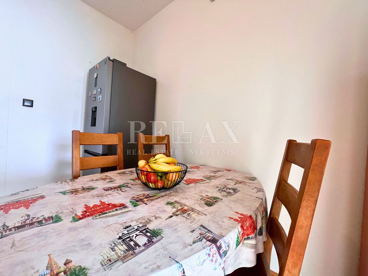 Rijeka, Sroki - dvosobno stanovanje s shrambo