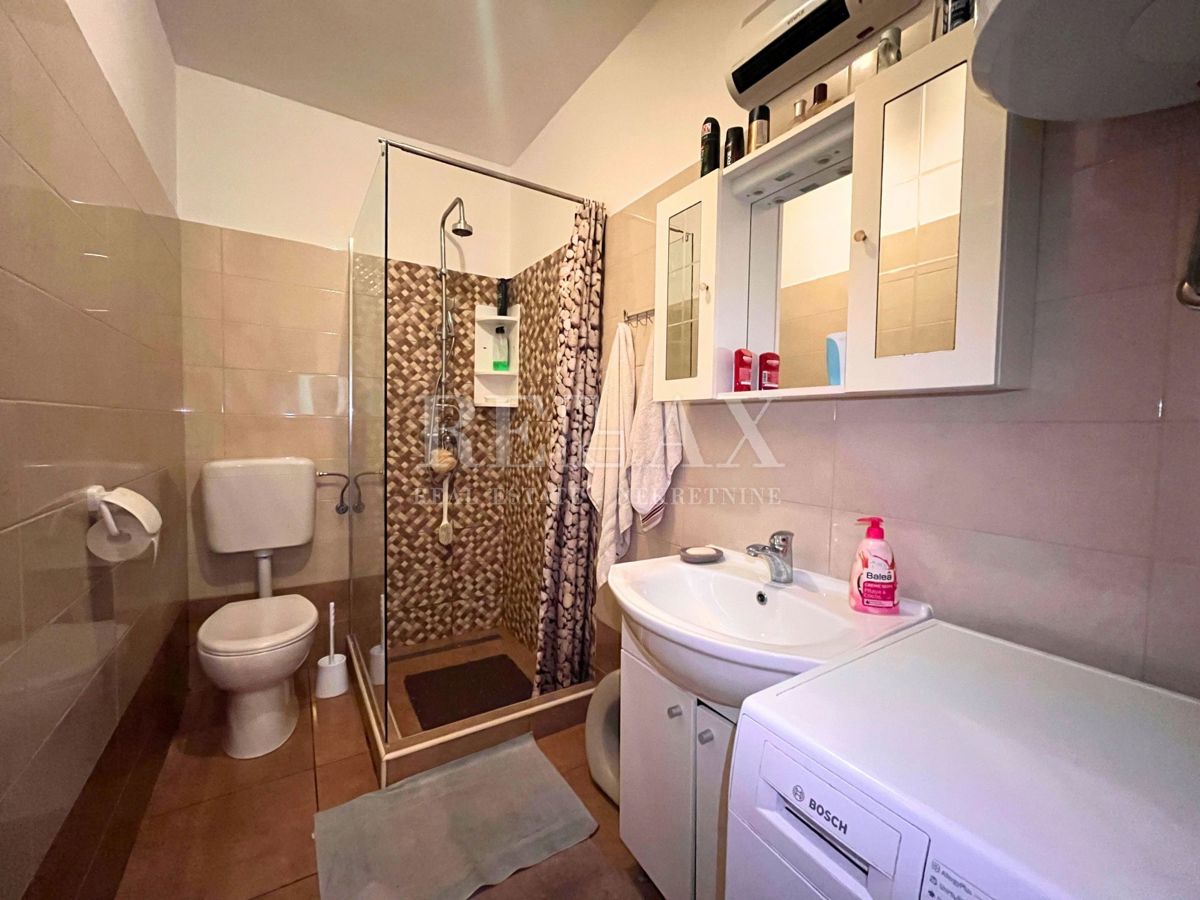 Rijeka, Sroki - dvosobno stanovanje s shrambo