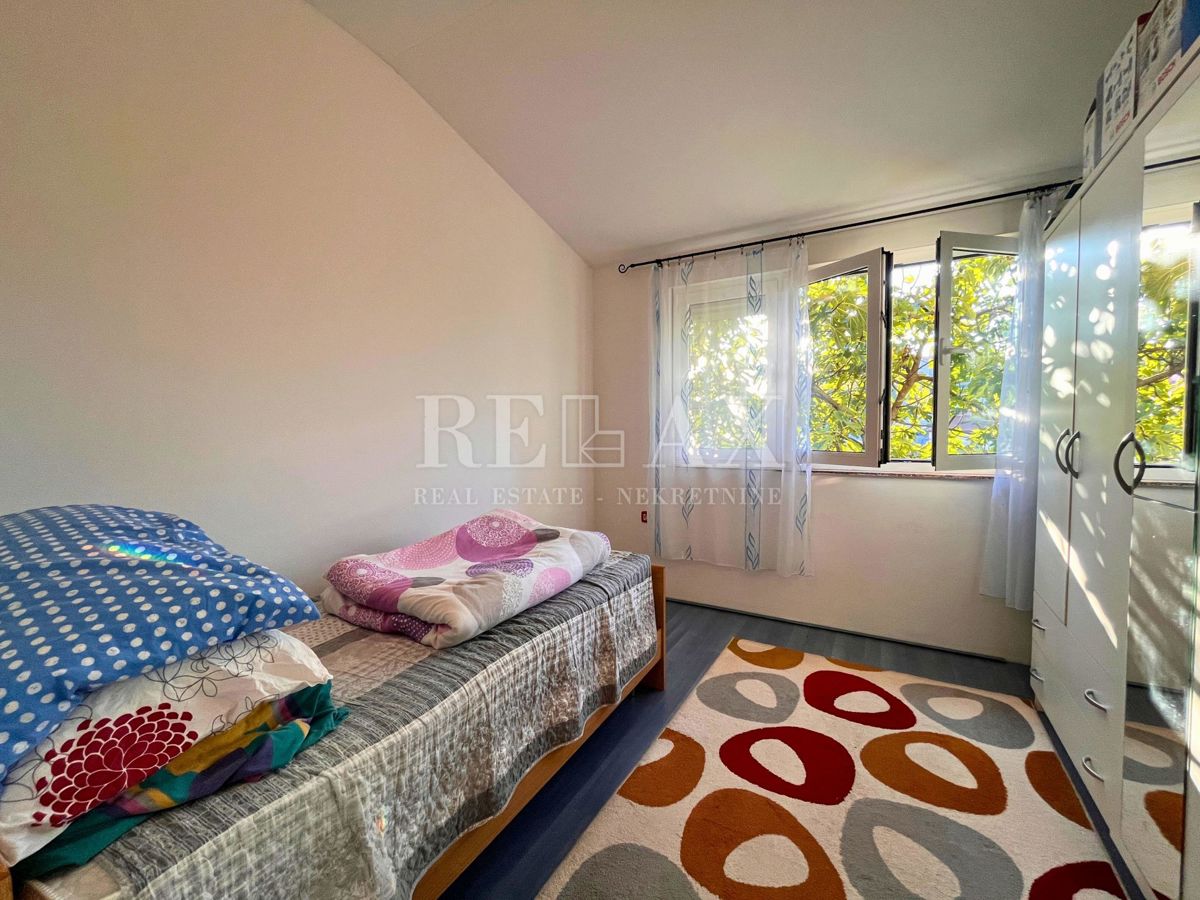 Rijeka, Sroki - dvosobno stanovanje s shrambo