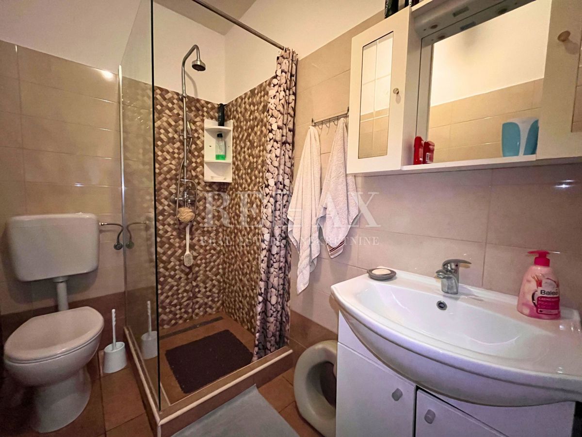 Rijeka, Sroki - dvosobno stanovanje s shrambo