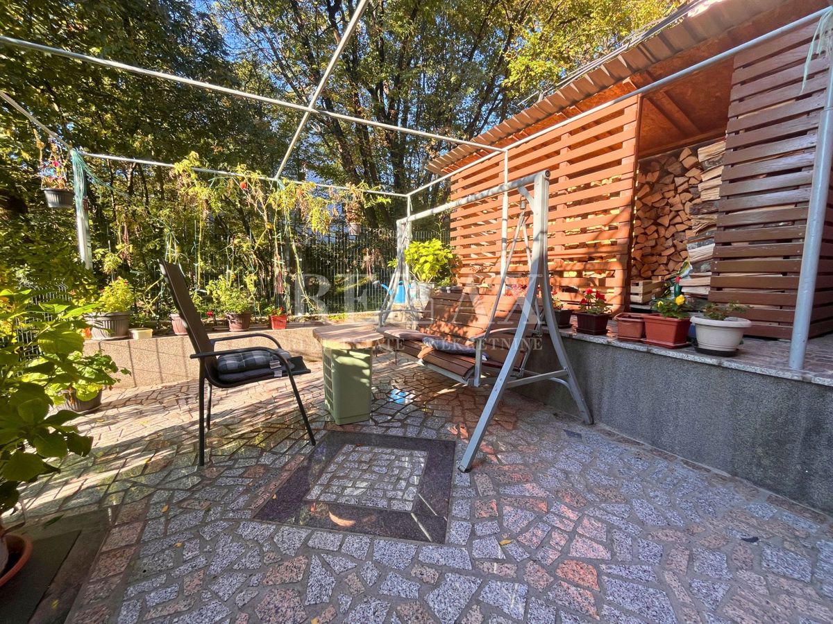 Rijeka, Sroki - dvosobno stanovanje s shrambo