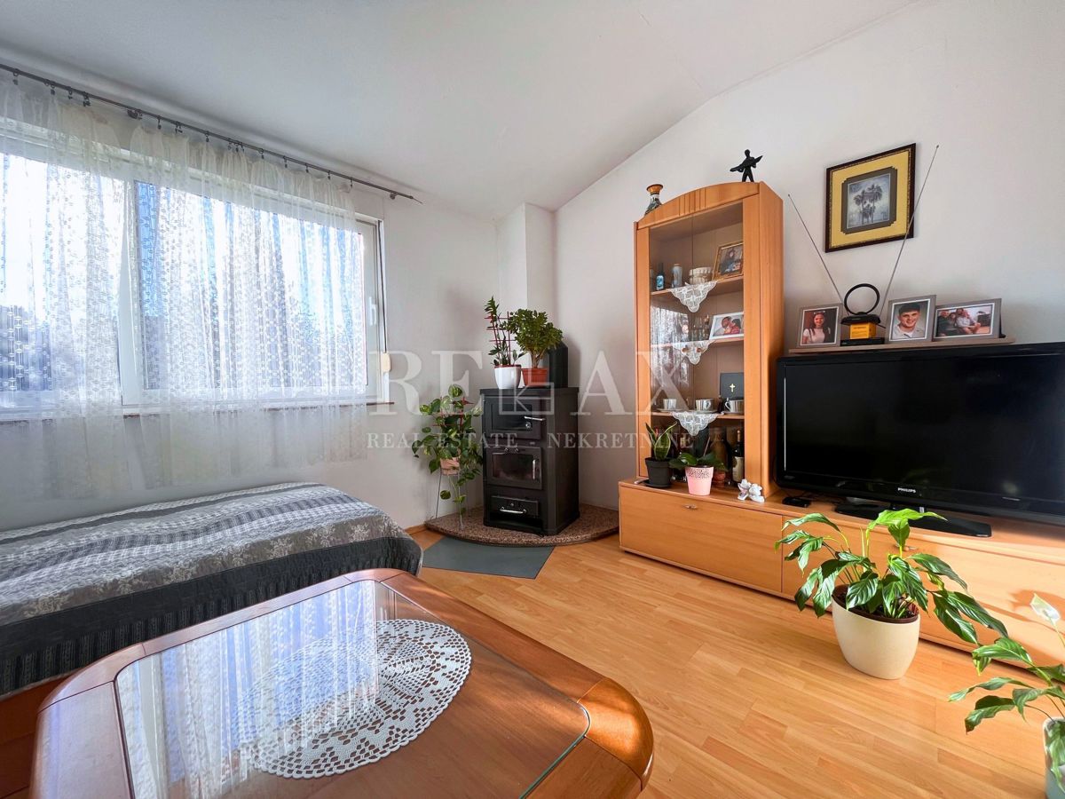 Rijeka, Sroki - dvosobno stanovanje s shrambo