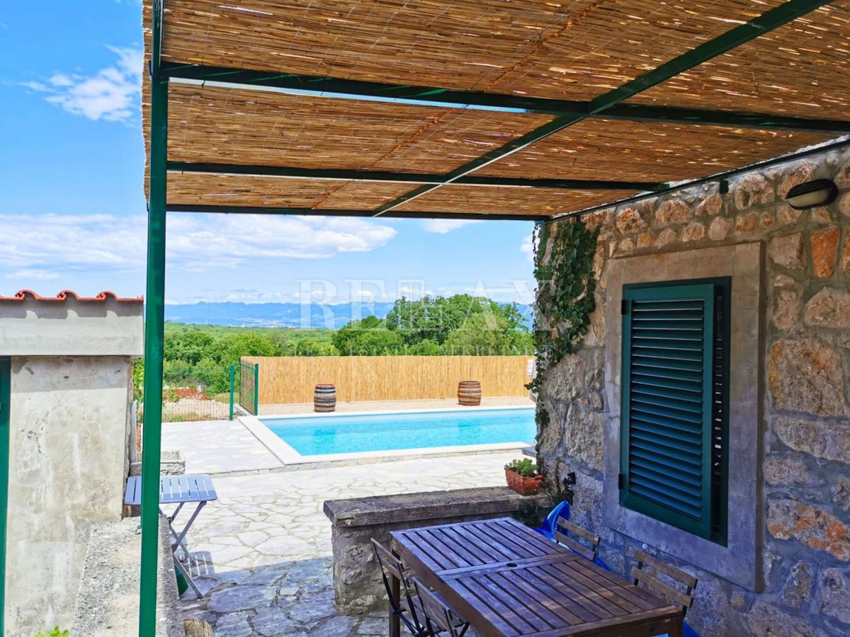 Dobrinj - prenovljena kamnita vila, bazen