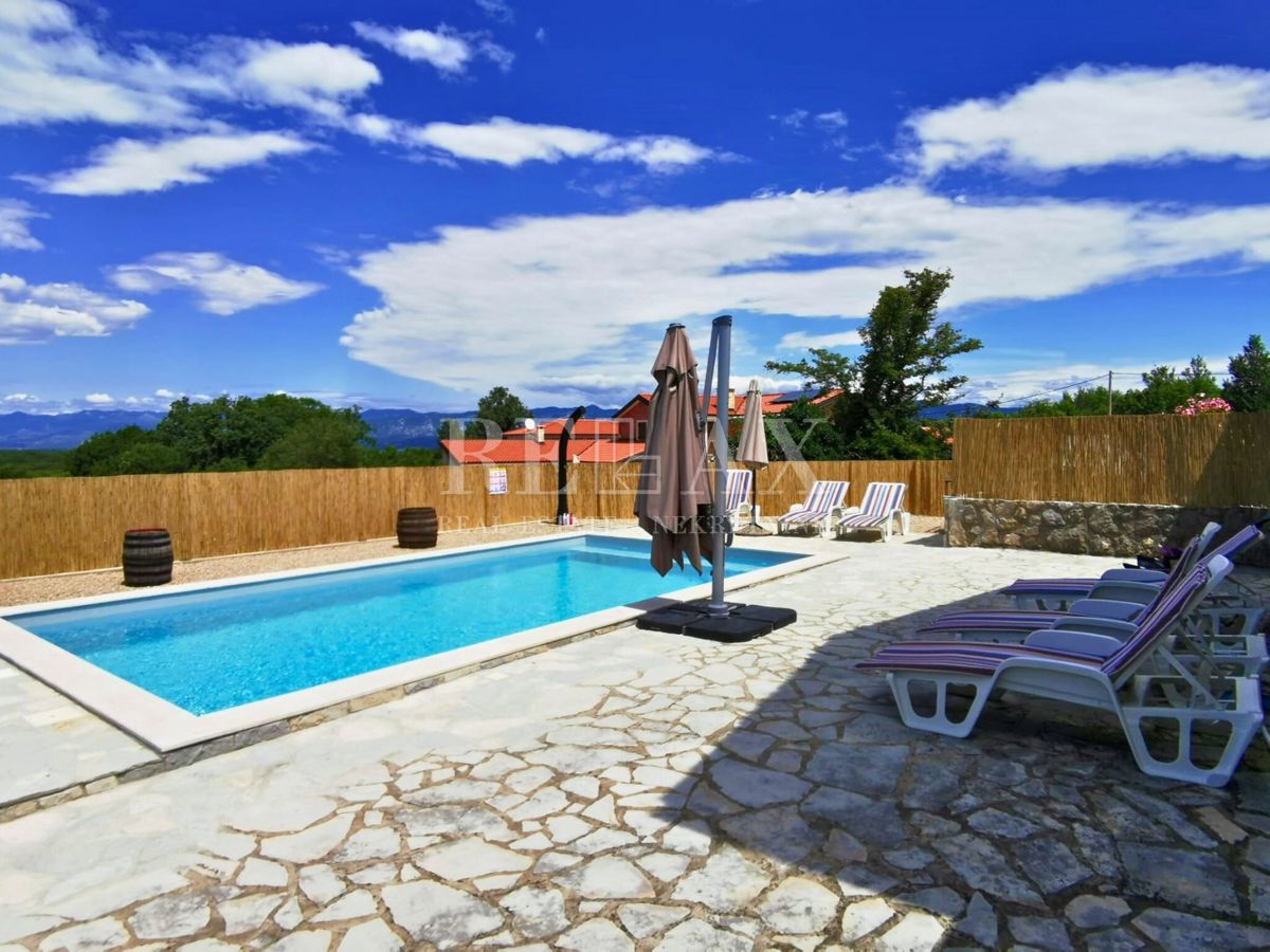 Dobrinj - prenovljena kamnita vila, bazen