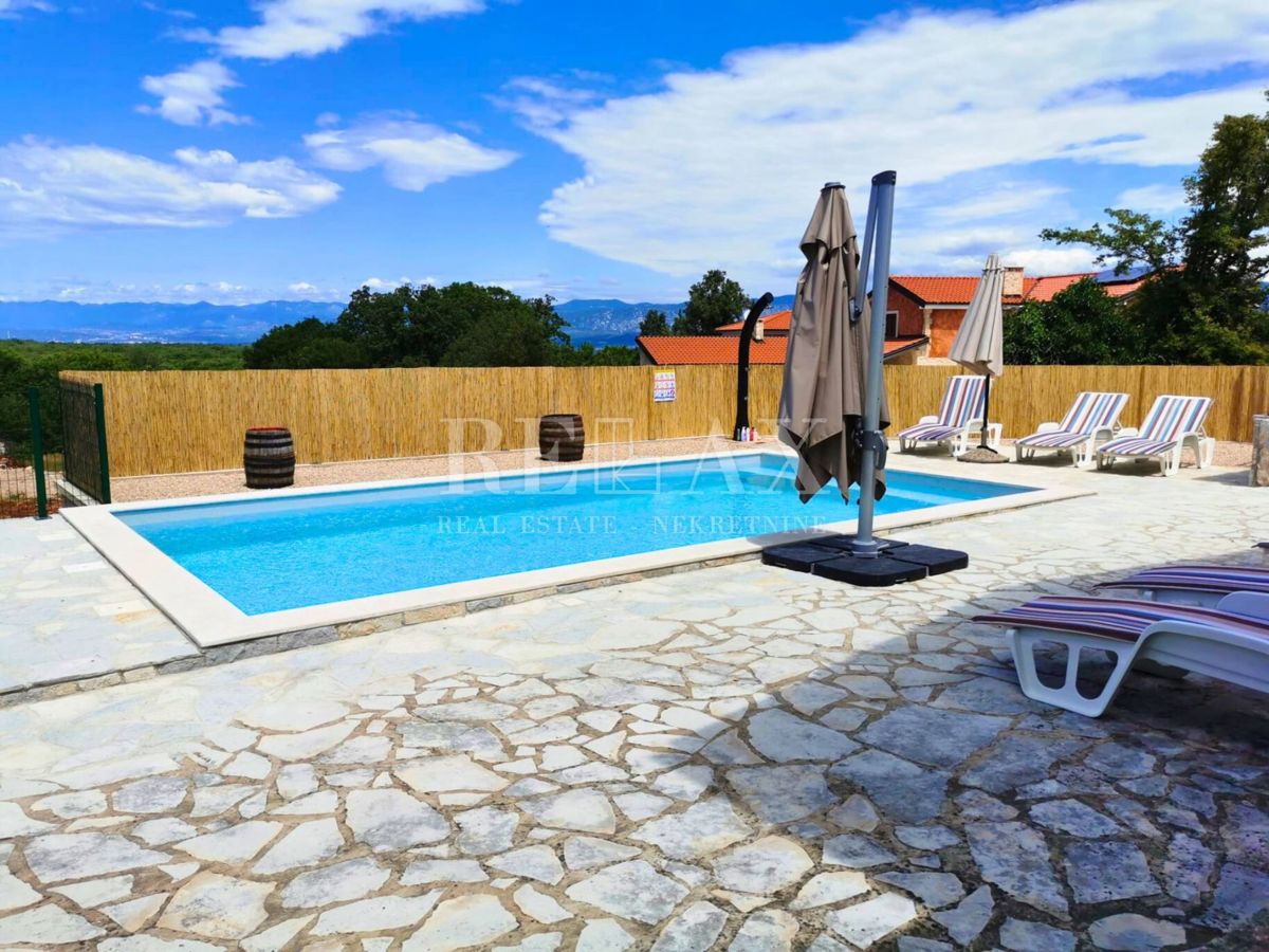 Dobrinj - prenovljena kamnita vila, bazen