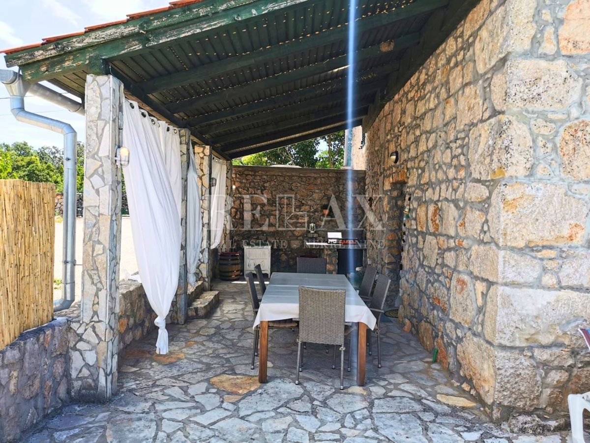 Dobrinj - prenovljena kamnita vila, bazen