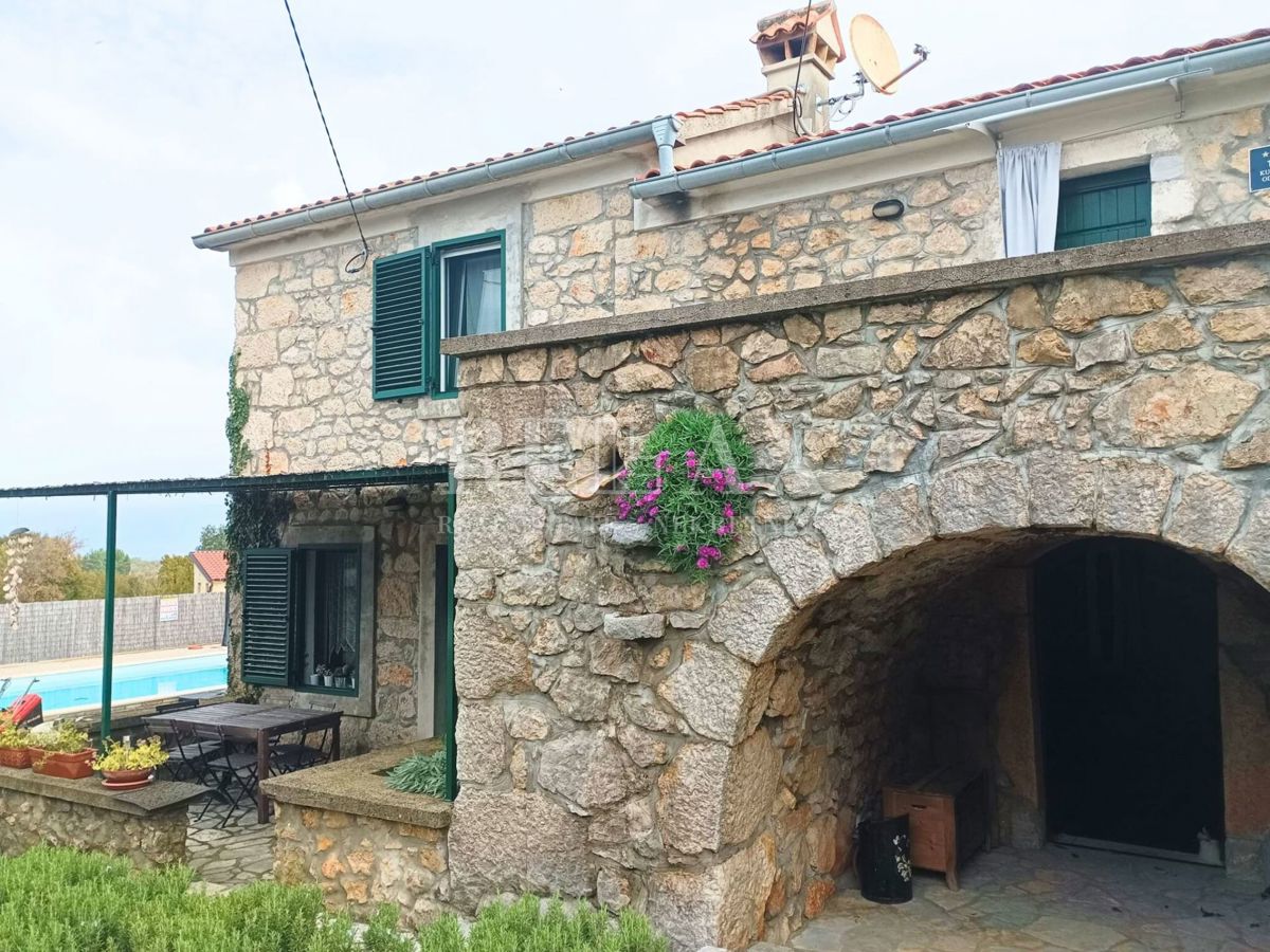 Dobrinj - prenovljena kamnita vila, bazen