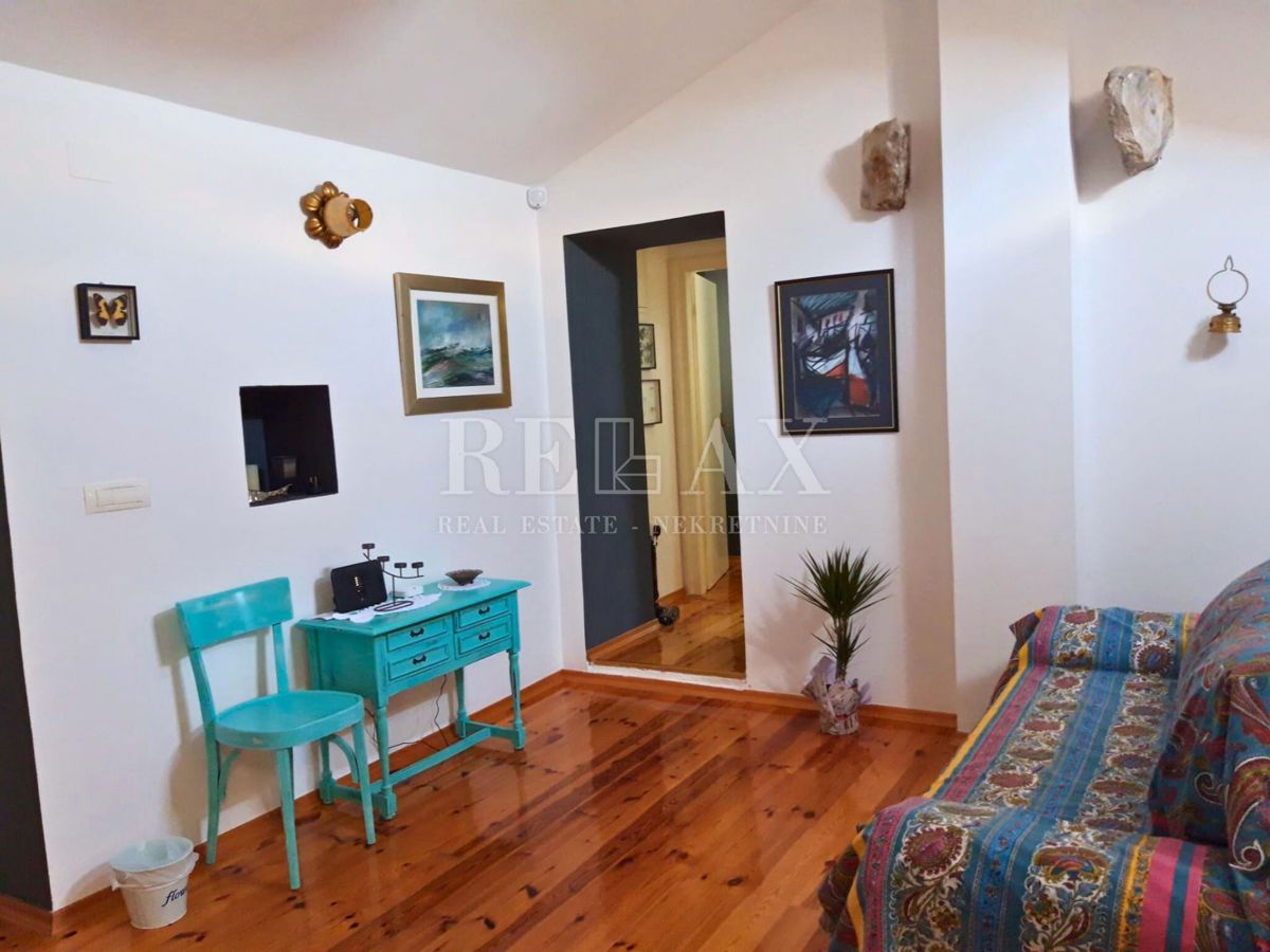 Dobrinj - prenovljena kamnita vila, bazen