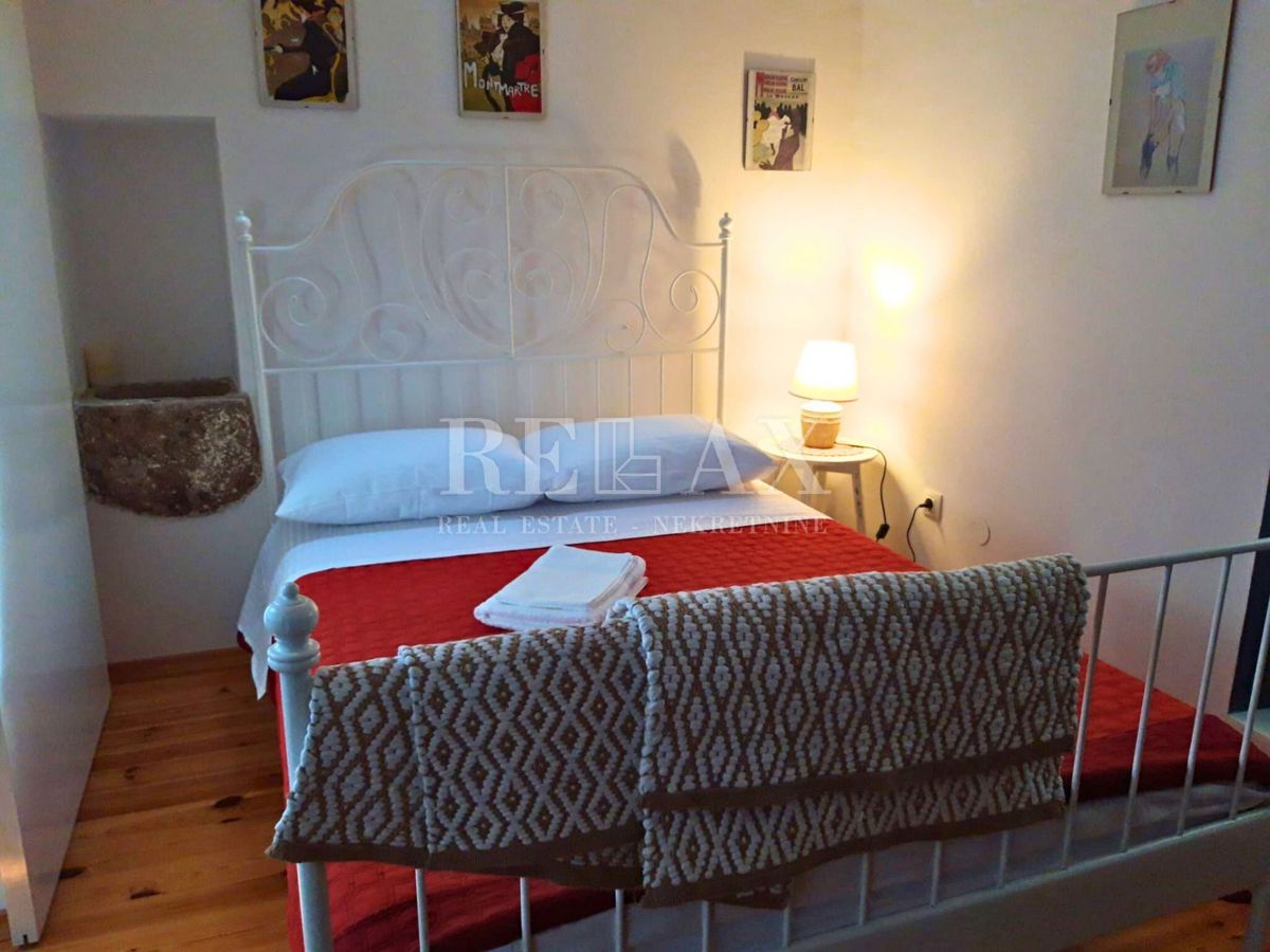 Dobrinj - prenovljena kamnita vila, bazen