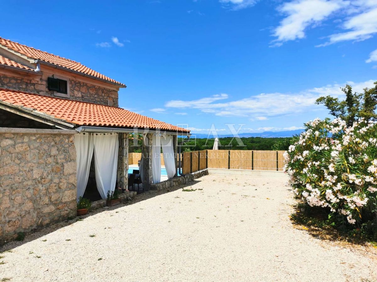 Dobrinj - prenovljena kamnita vila, bazen