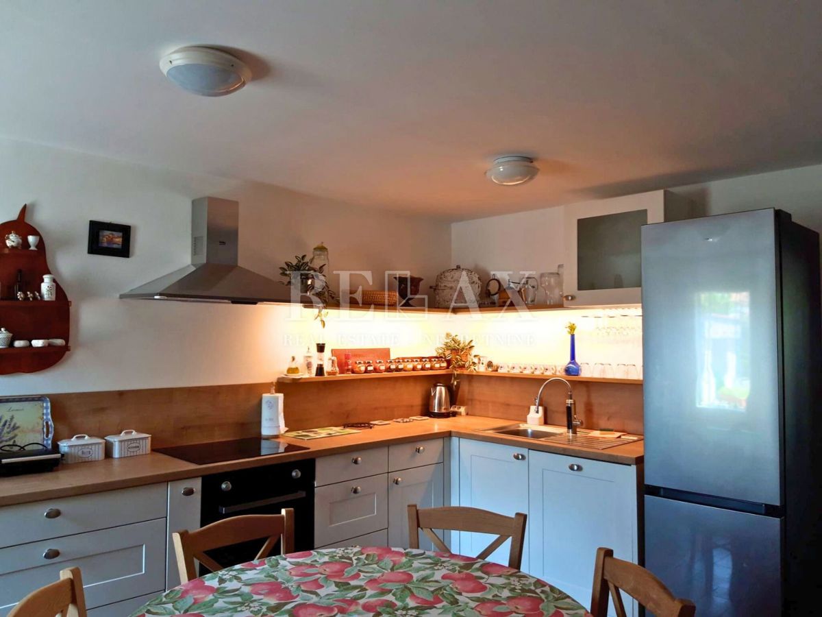 Dobrinj - prenovljena kamnita vila, bazen