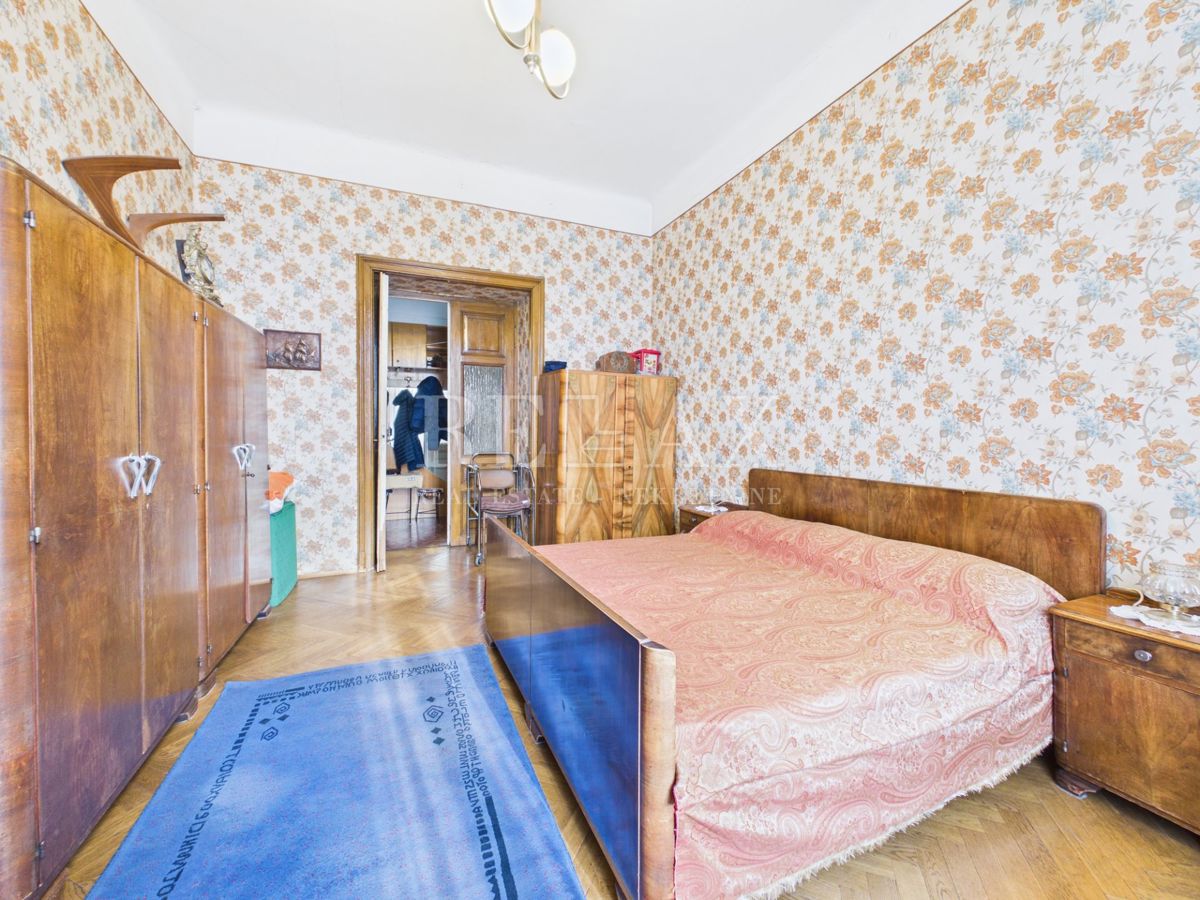 Reka - štirisobno klasično stanovanje v samem centru, 134,67 m2