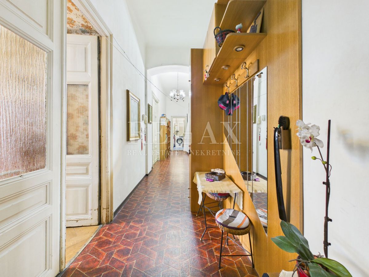 Reka - štirisobno klasično stanovanje v samem centru, 134,67 m2