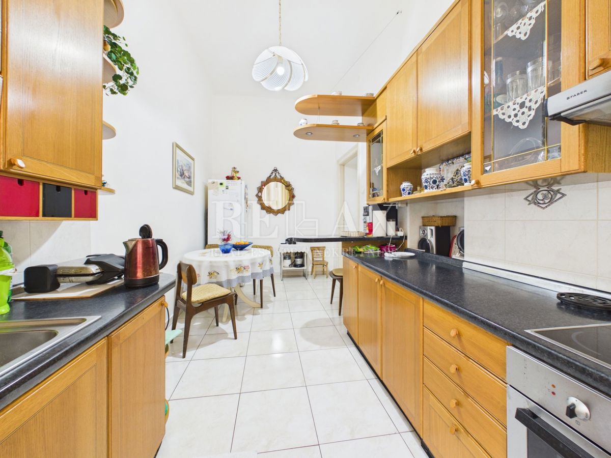 Reka - štirisobno klasično stanovanje v samem centru, 134,67 m2