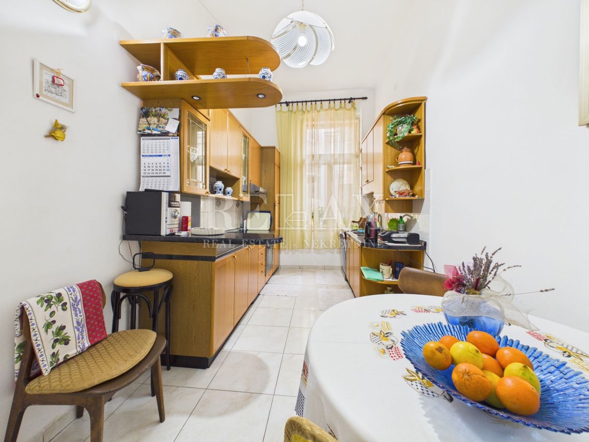 Reka - štirisobno klasično stanovanje v samem centru, 134,67 m2