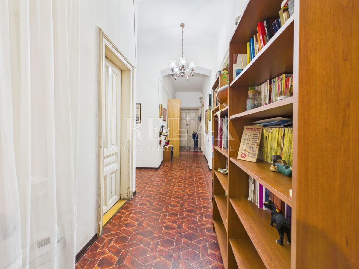 Reka - štirisobno klasično stanovanje v samem centru, 134,67 m2