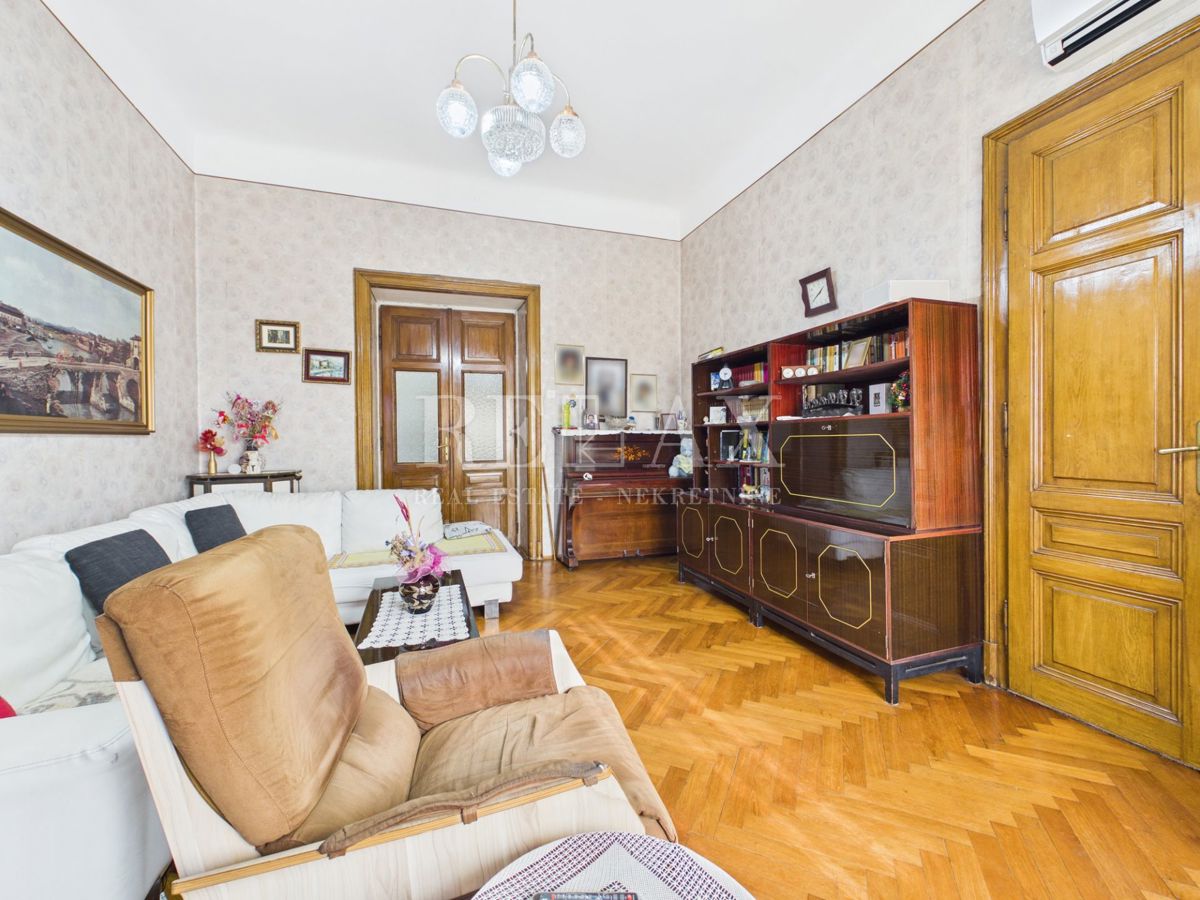 Reka - štirisobno klasično stanovanje v samem centru, 134,67 m2